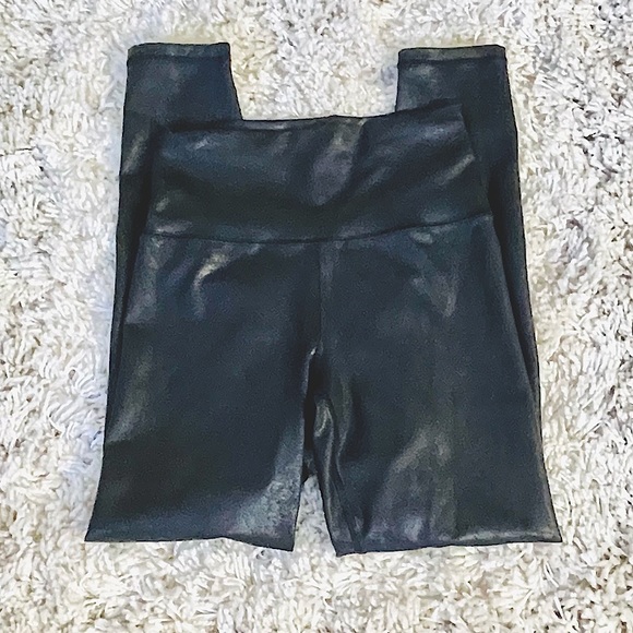 aerie Pants - Aerie Black Liquid Leggings, Small Short